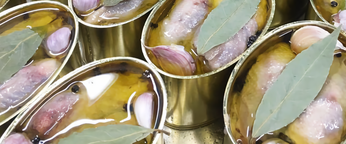 Foto de latas o botes de cristal de Conservas la alacena para el blog Quiero Delicatessen Villena Alicante, conservas, alacena, almansa