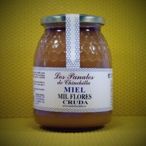 Fotografía donde se ve un bote de miel. MIEL LOS PANALES DE CHINCHILLA - MIEL - QUIERO DELICATESSEN VILLENA - ALICANTE - MIEL VILLENA - MIEL ALICANTE