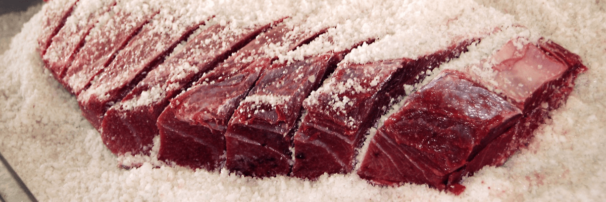 Fotografía de producto o de presentación de un plato con los productos Herpac.Salazones conservas y ahumados de Barbate - Herpac - Atun - atun rojo - mojama - hueva - cadiz - almadraba - quiero delicatessen - villena - alicante