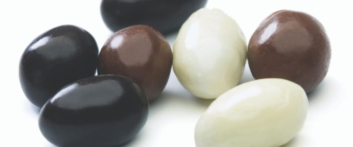 Fotografía de frutos secos Prunita con chocolate. Frutos secos con chocolate - Pasas con chocolate - Pistachos - arandanos - almendras - Prunita - Quiero Delicatessen - Villena - Alicante