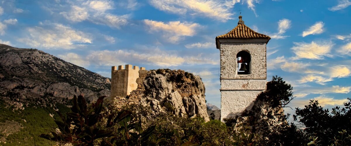 Fotografia de Guadalest. quiero delicatessen, villena, alicante, vino, embutido, embutido artesano, embutidos gloria de guadalest