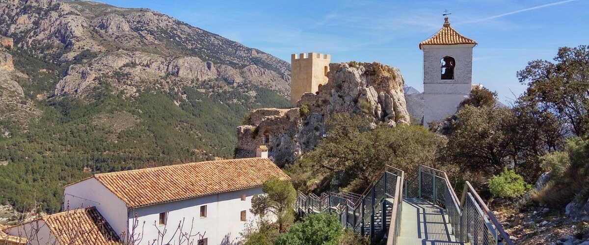 Fotografia de Guadalest. quiero delicatessen, villena, alicante, vino, embutido, embutido artesano, embutidos gloria de guadalest