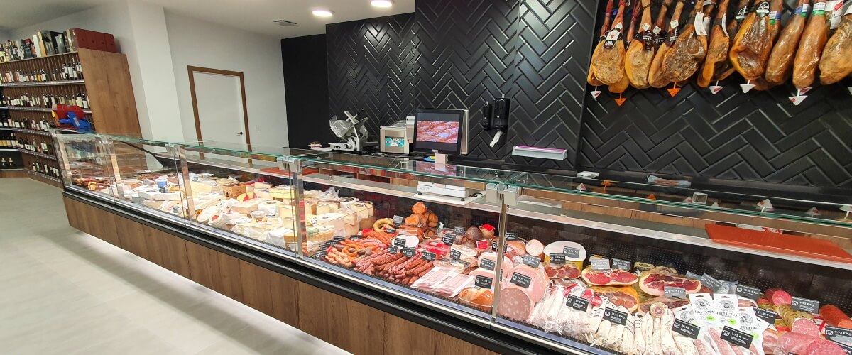 Fotografia de nuestras nuevas instalaciones de la calle Ferriz 26. quiero delicatessen villena, tienda, gourmet, alicante, tienda alicante, delicatessen alicante, vino alicante