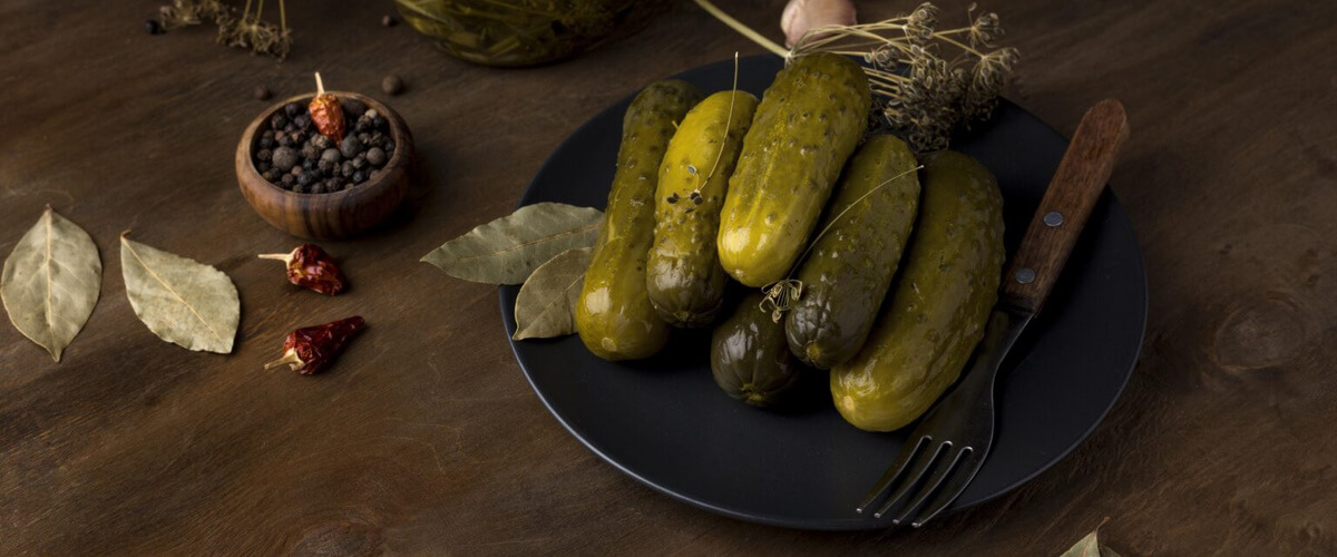 Imagen con un bote de aceitunas. maestros aceituneros, aceitunas, olivas, encurtidos, quiero, delicatessen, villena, alicante